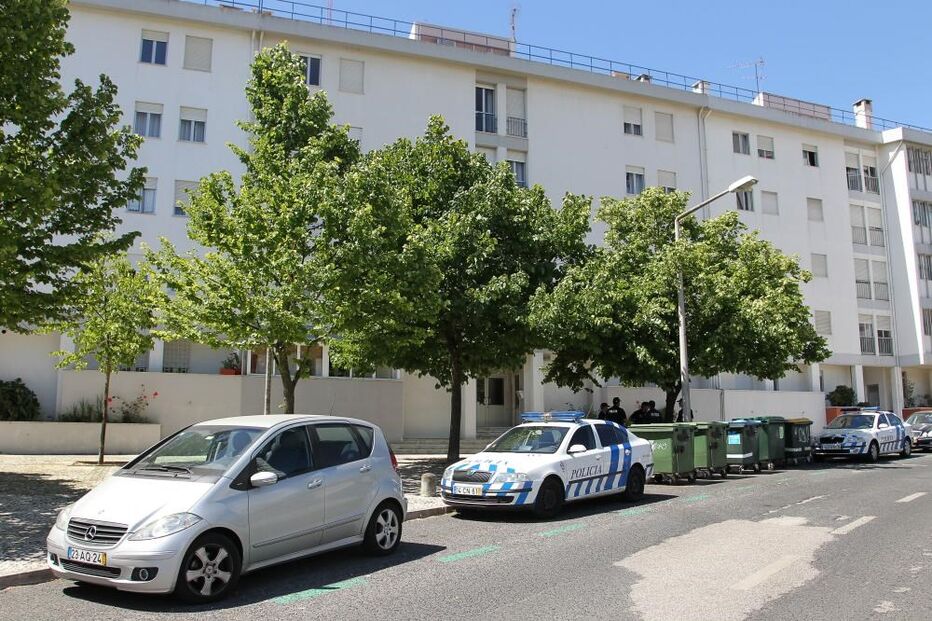 ataque, facada, agressões, casa, filho, mulher, homem, psp, olivais