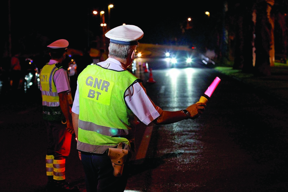 Tenta subornar com 1000 euros 