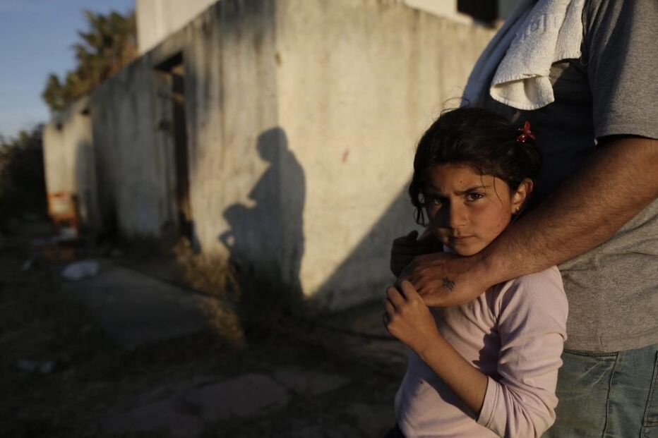 29-05-2015_14_43_55 15 - refugiada síria numa cidade grega perto da turquia YANNIS KOLESIDIS - EPA.JPG