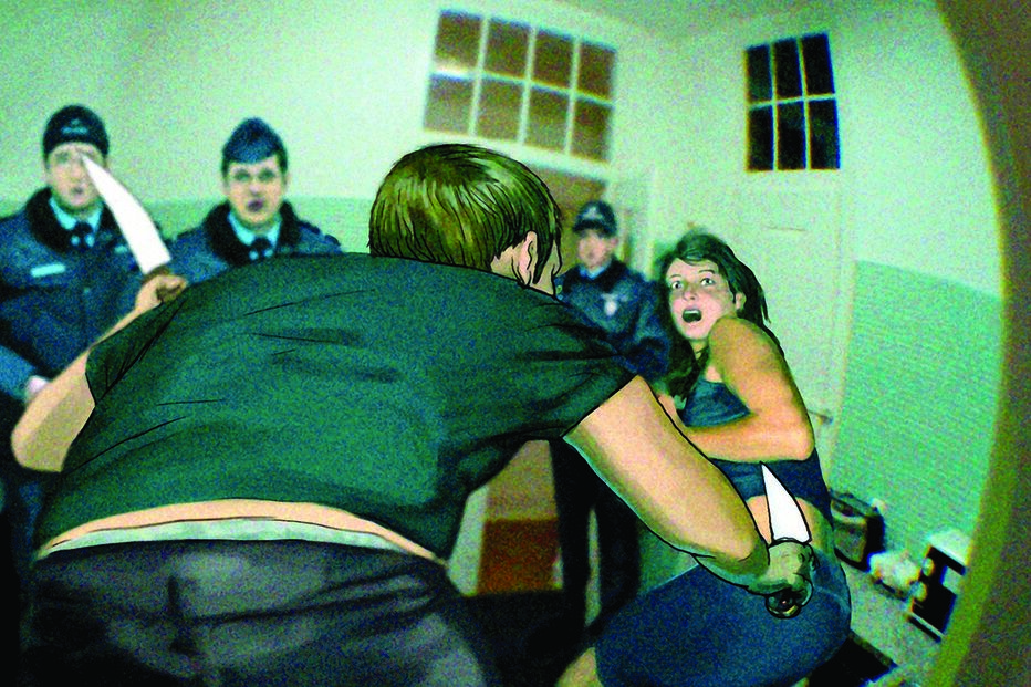 Ameaça polícias e bebé com faca 