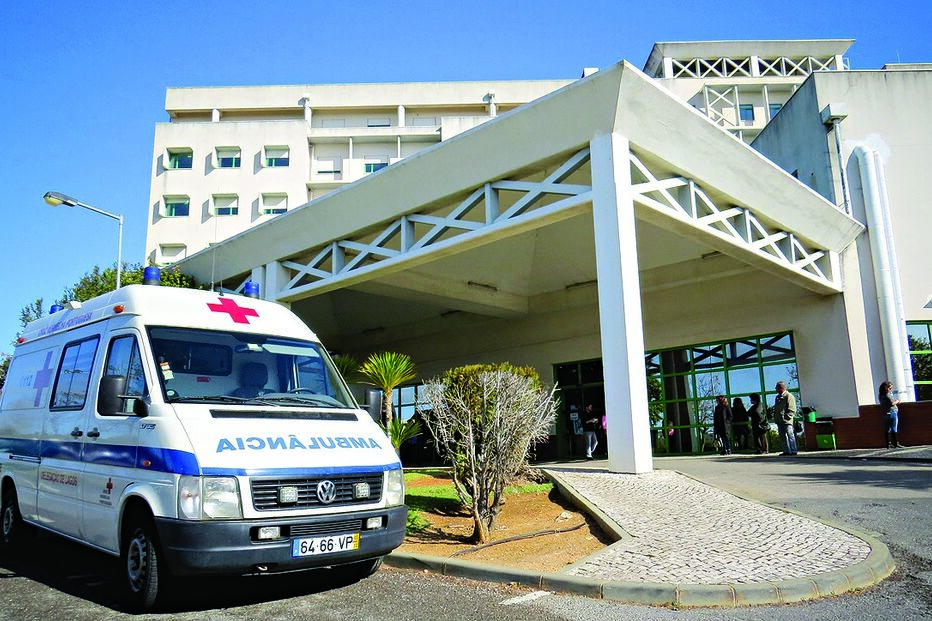 Menino de 3 anos morre em piscina 