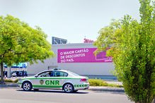 Gang de metralhadora aterroriza 13 vítimas 