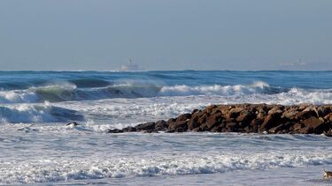 Buscas por jovem desaparecido em praia da Costa da Caparica retomaram esta manhã