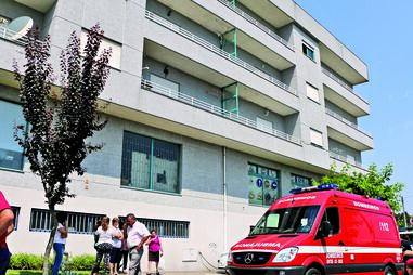 Morre após cair de uma varanda 