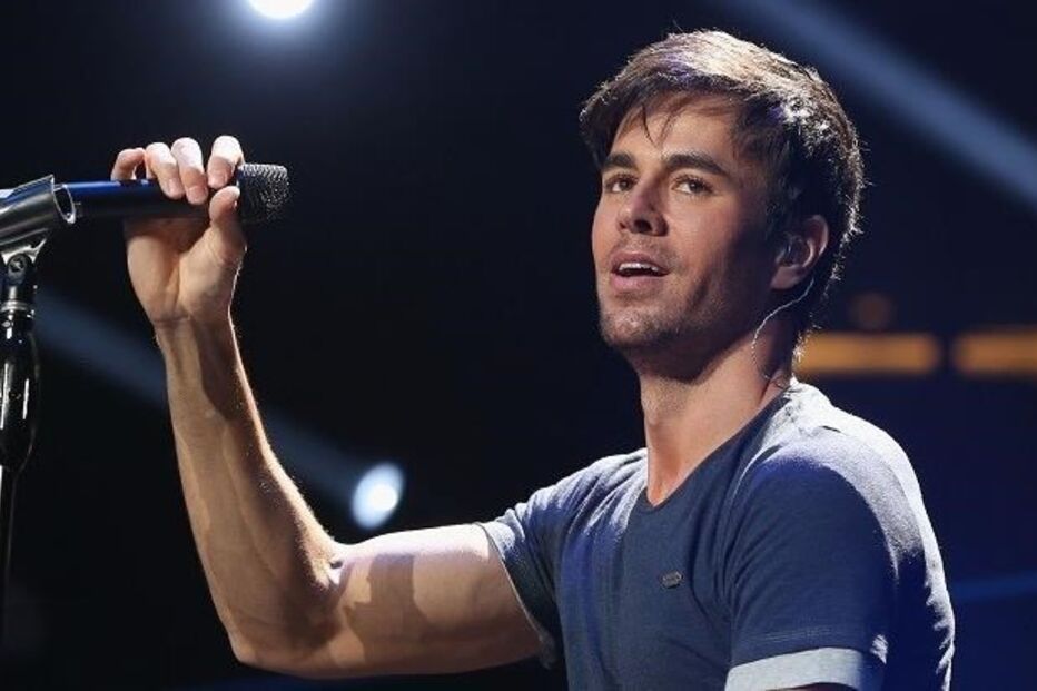 enrique iglesias, acidente, drone, corta-se, cortado, sangue