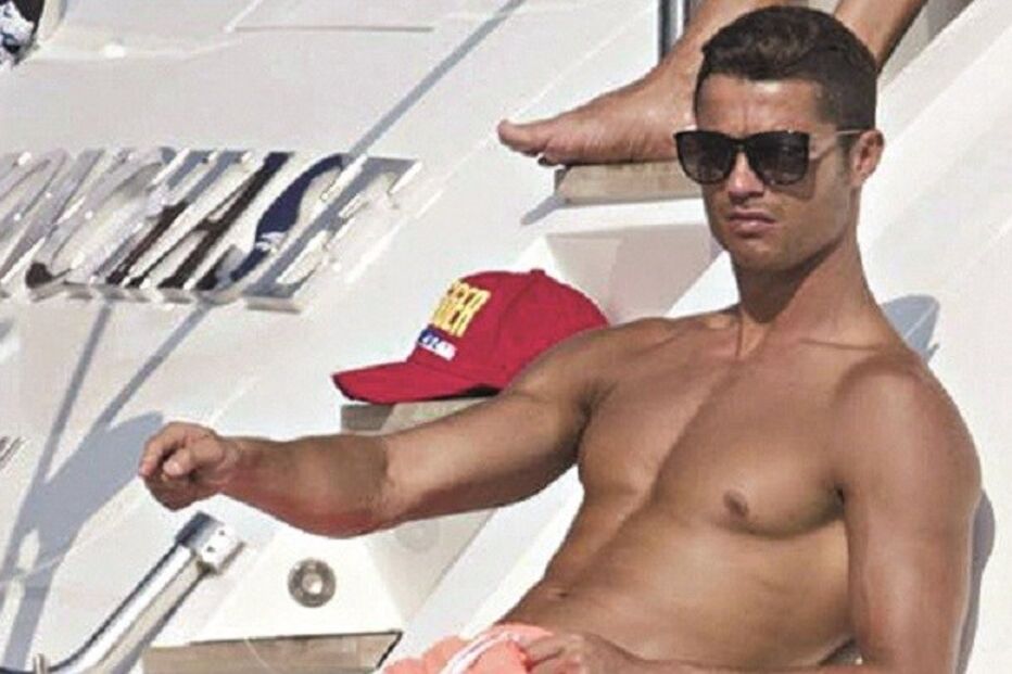 02-06-2015_22_19_13 44 cristiano ronaldo 1.jpg