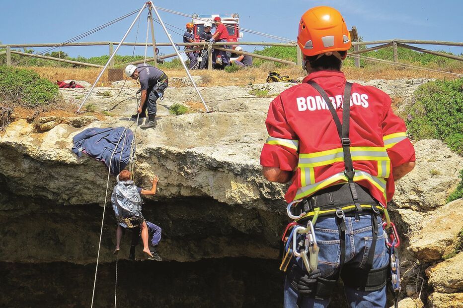 Presos 16 horas dentro de gruta 