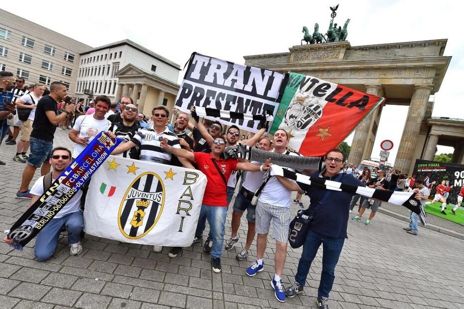 07-06-2015_00_18_40 Adeptos juventus antes do jogo epa.JPG