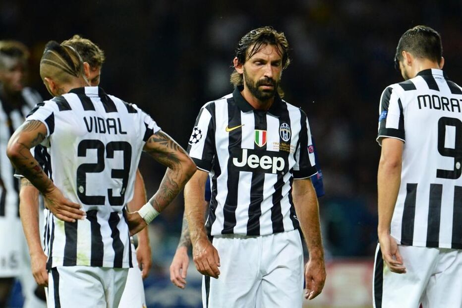 07-06-2015_00_19_19 Jogadores da juventus tristes no final do jogo epa.JPG