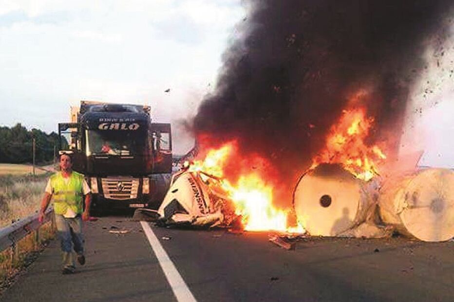 Morre carbonizado em choque violento 