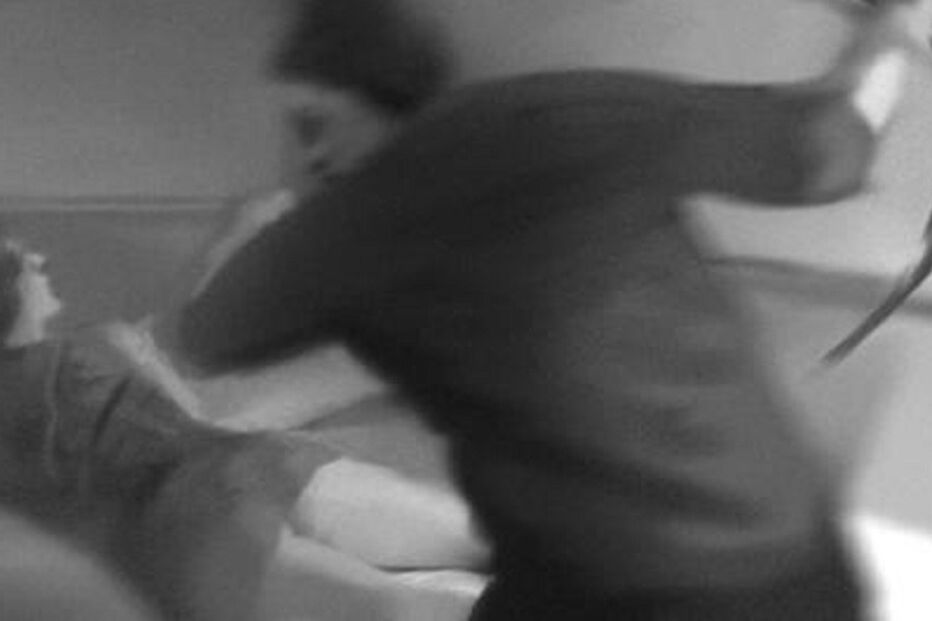 violência doméstica, agride, mulher, chicote,