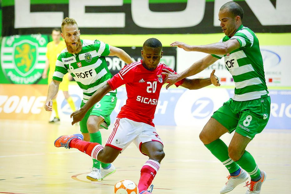 Águia a um triunfo do título nacional 