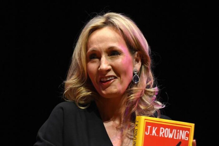J.K. Rowling, escritora, inglesa