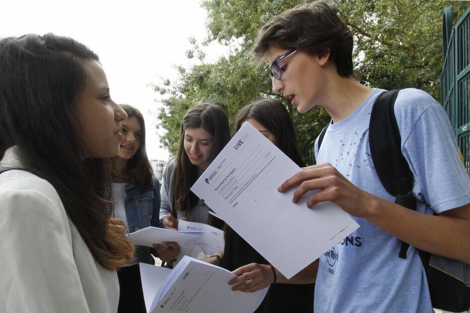 15-06-2015_22_12_23 24-25 exames.jpg