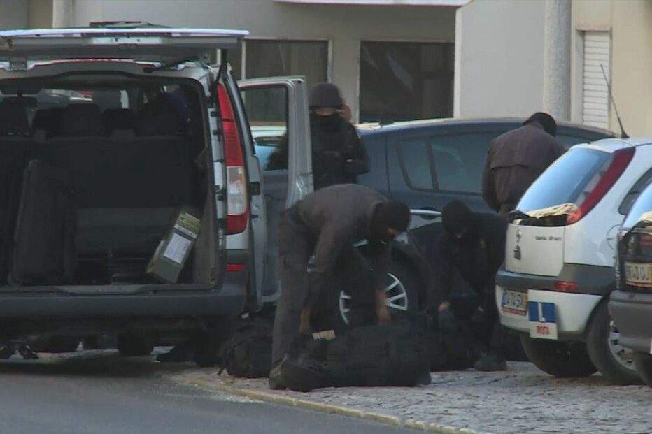 Moita, matar, mulher, suicida-se, homem, barricado, madrugada, moita, violência doméstica