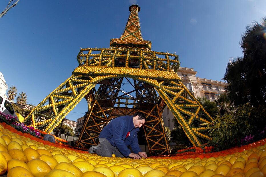 réplica, Torre Eiffel, Menton, França 