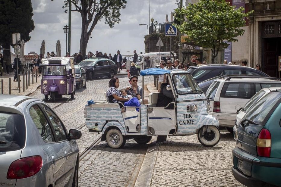 taxista, tuk tuk, PSP. espancamento, rival, agressor, martelo