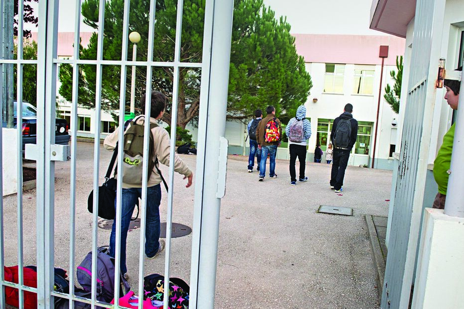 Pais controlam faltas de alunos na internet 