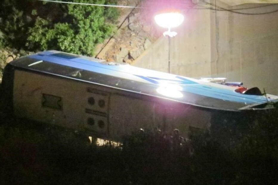 acidente, autocarro, despiste, albufeira, algarve