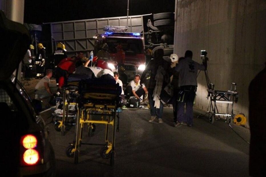 acidente, autocarro, despiste, albufeira, algarve