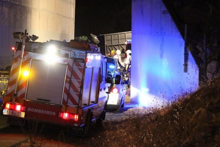 acidente, autocarro, despiste, albufeira, algarve