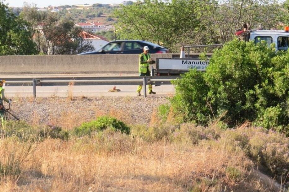 acidente, autocarro, despiste, albufeira, algarve