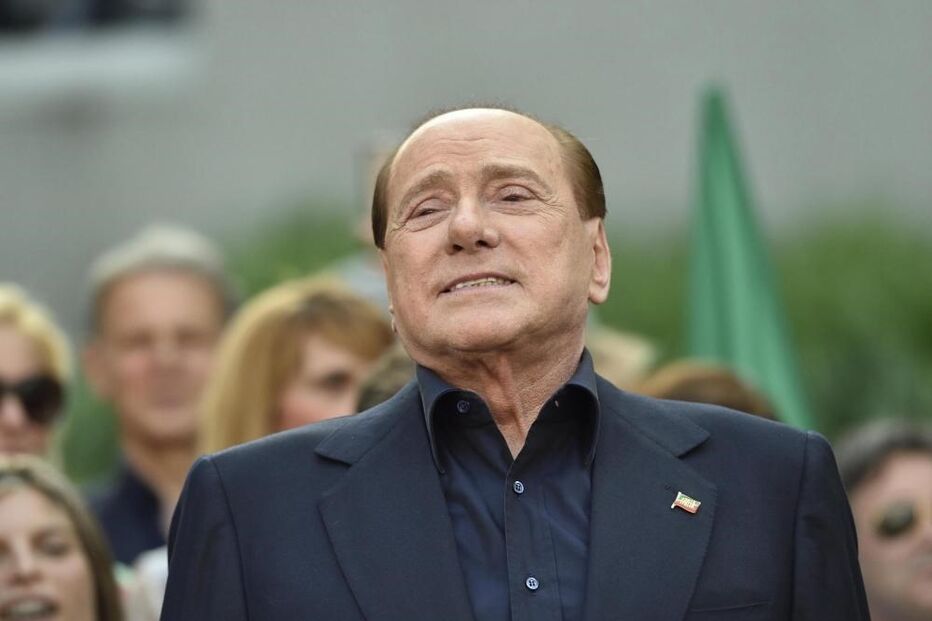 Silvio Berlusconi, ex-primeiro-ministro, Itália, italiano