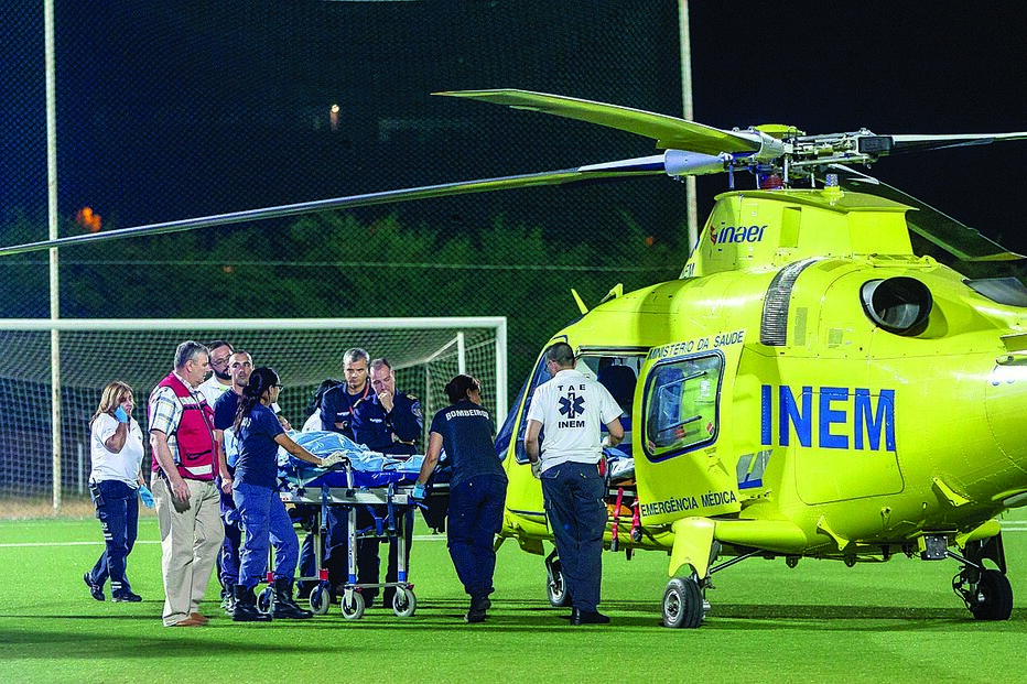 Acende cigarro e queima corpo 