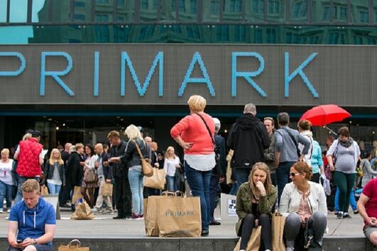 Reino Unido, Primark, bebé, família, Caroline Starmer, incidente, amamentar