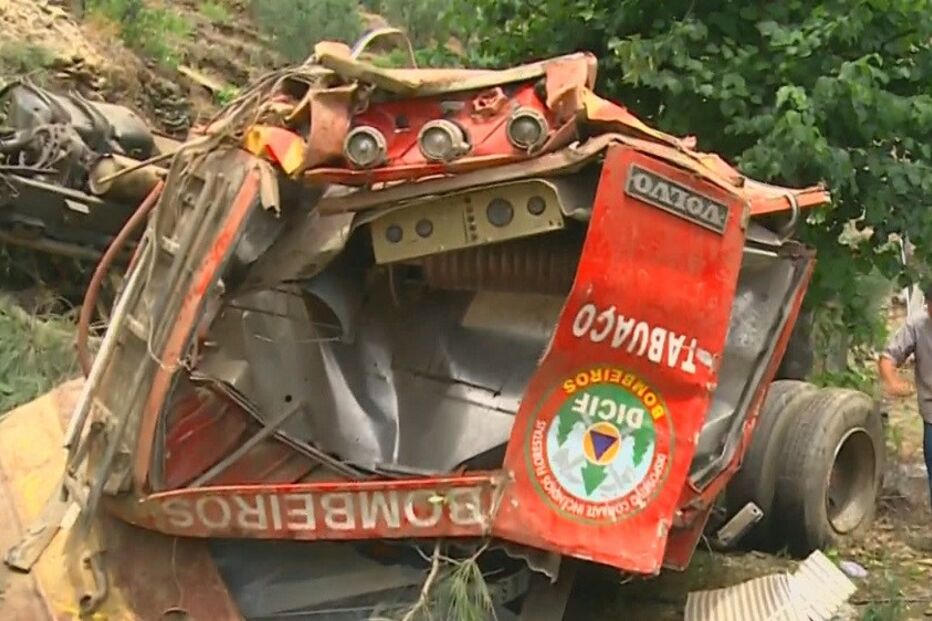 Despiste, carro, bombeiros, viatura, Tabuaço
