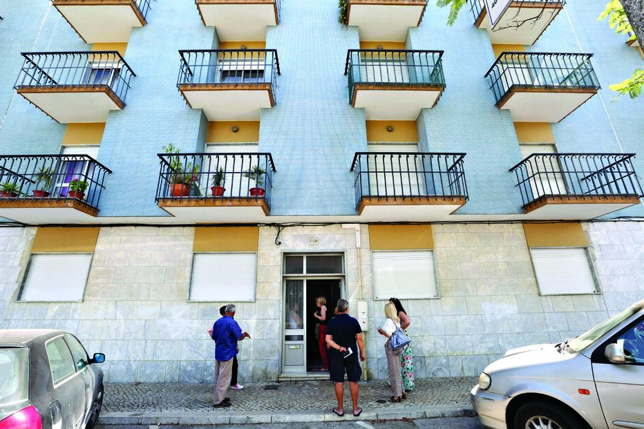 Depósito de lixo em apartamento 