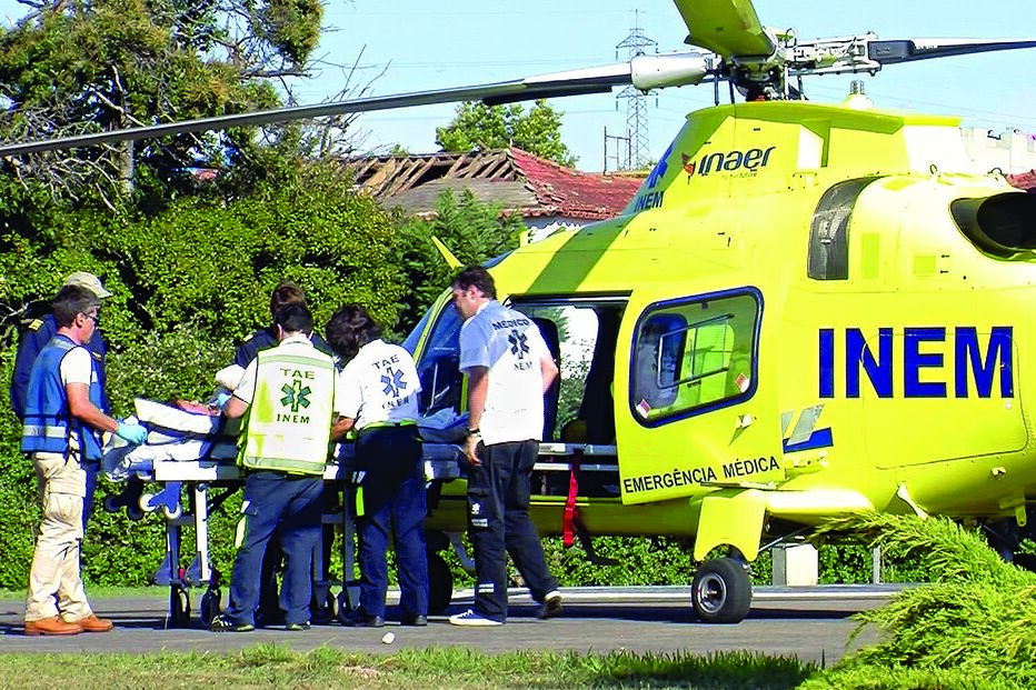 Duas bombeiras feridas em fogo 