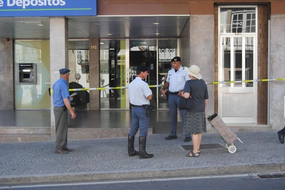 08-07-2015_01_19_17 12 banco.jpg