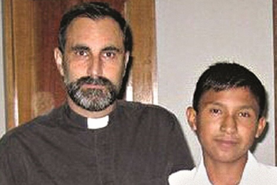 08-07-2015_23_14_35 32 sacerdote.jpg