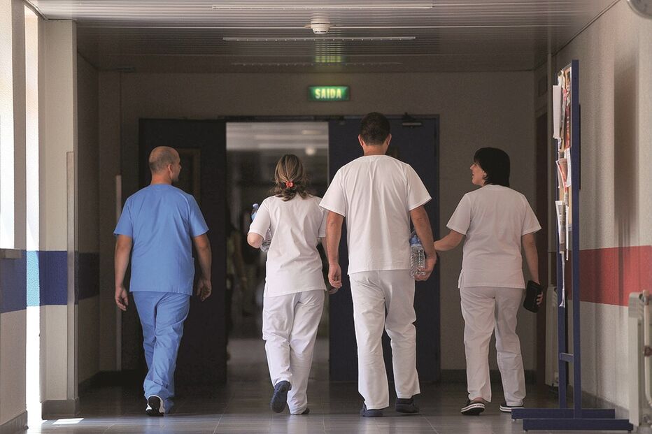 10-07-2015_04_02_28 21 enfermeiros.jpg