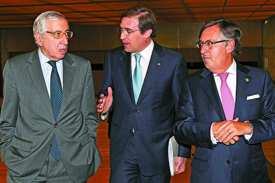 Passos pinta País à beira da falência 