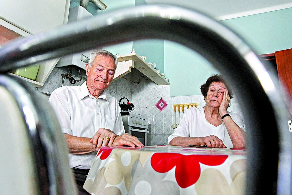 Idosos roubados durante o almoço 