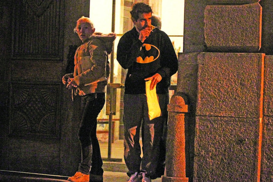 Obrigada a sexo para sustentar trio 