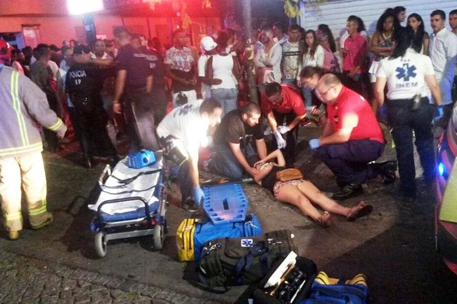 Vítimas, assistidas, bombeiros