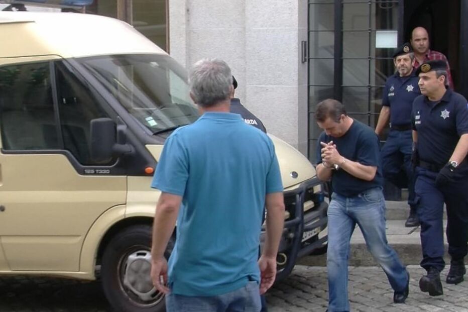 António Correia, taxista, homicida, algemado, tribunal, Vila Real