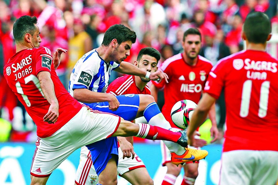 Ligas profissionais em risco 