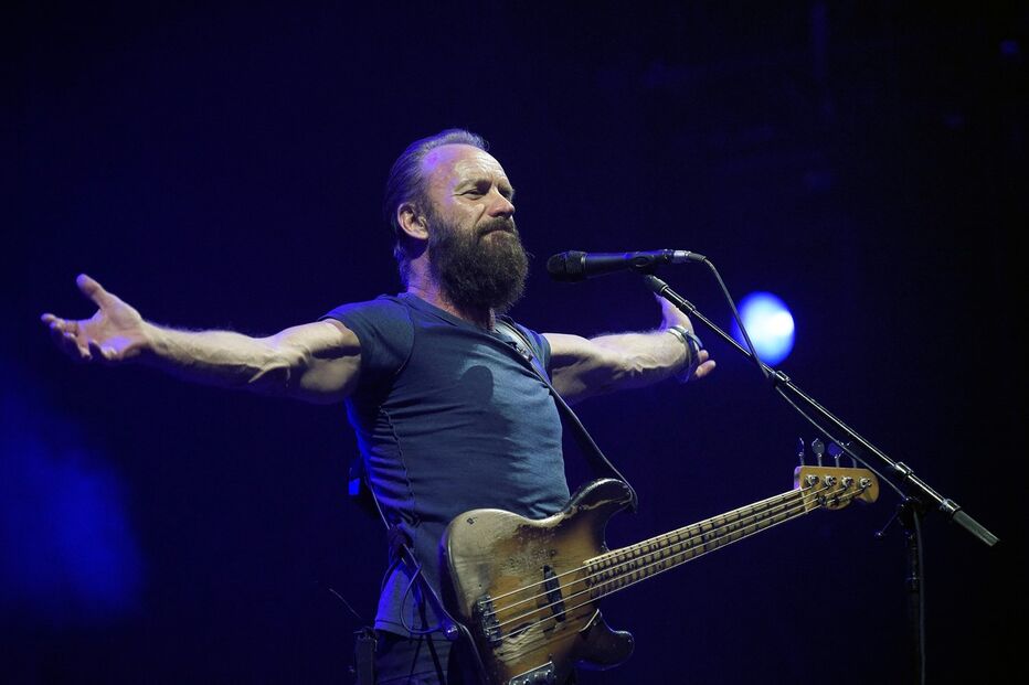 15-07-2015_22_59_24 26-27 sting.jpg