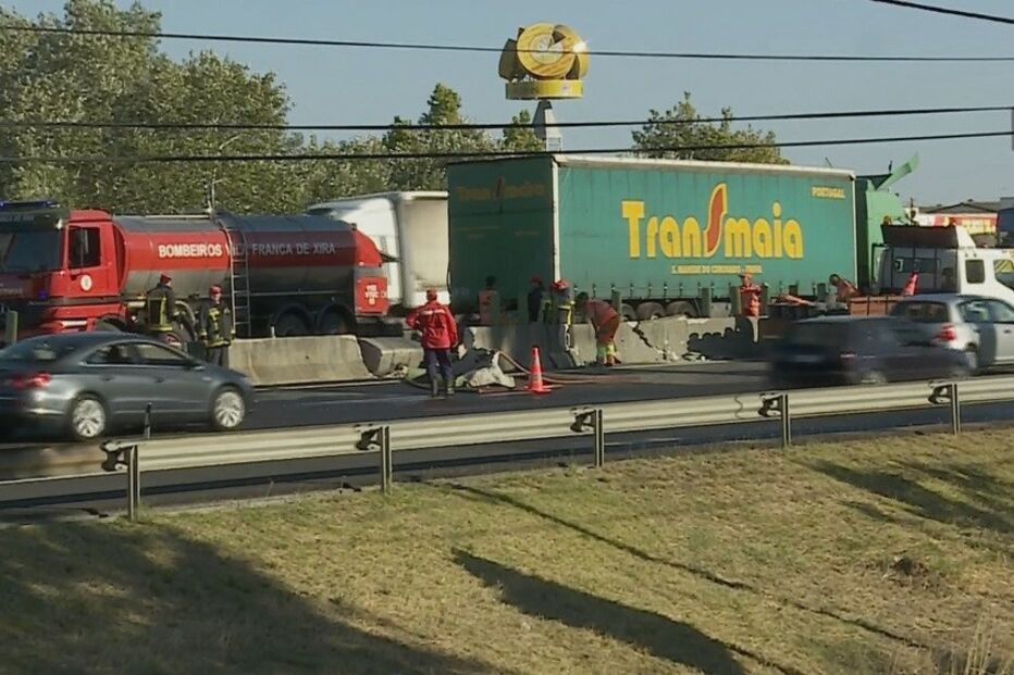 acidente, camiões, bobeiros, Vila Franca de Xira, autoestrada do Norte, A1