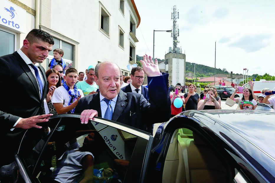 Líder do FC Porto tem segurança ilegal 