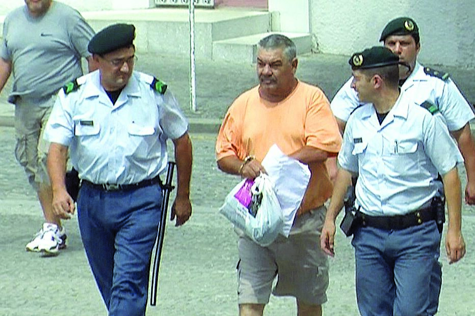 Paga 20 mil euros para ficar à solta 