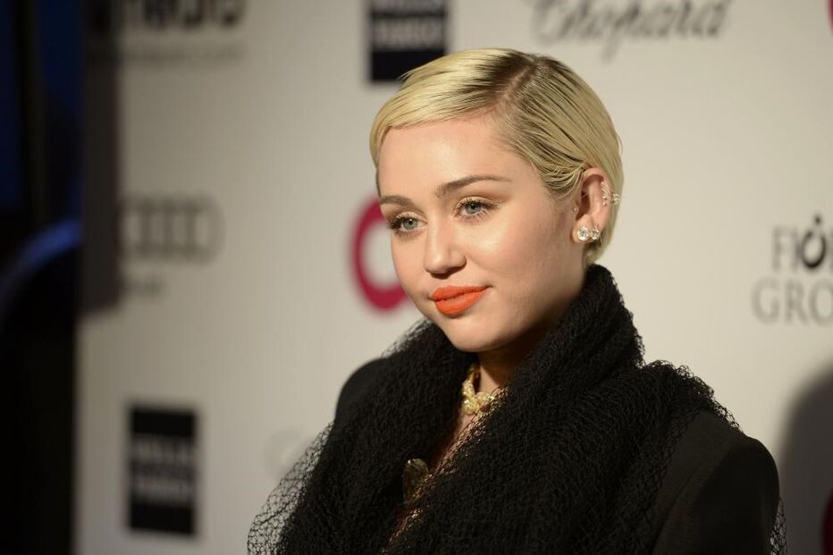 miley cyrus, cantora, música