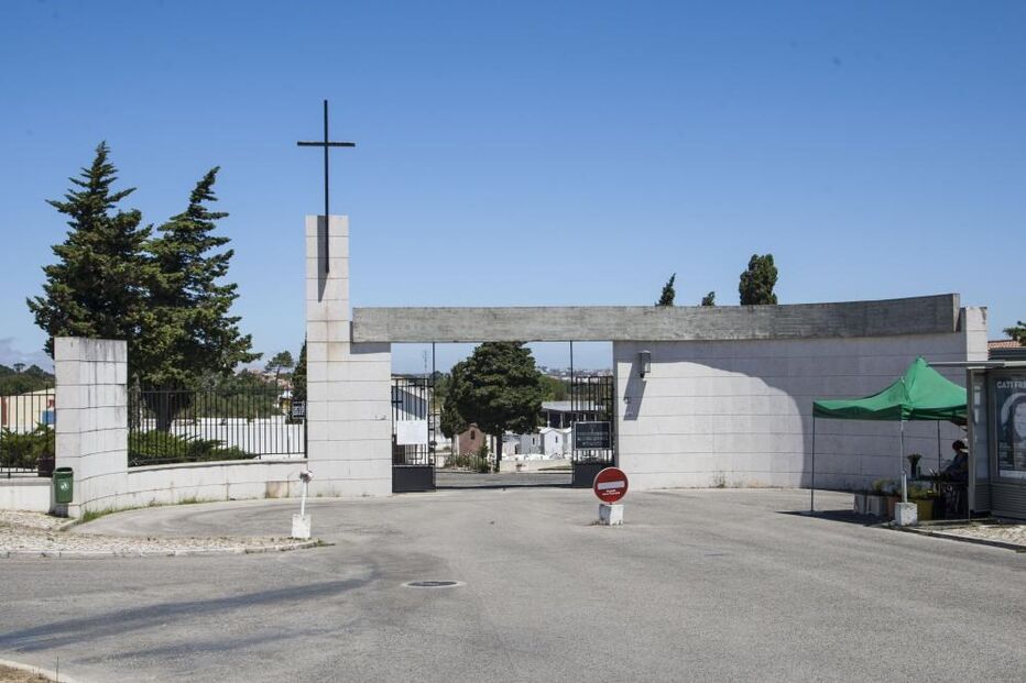 27-07-2015_00_47_00 12 cemitério.jpg