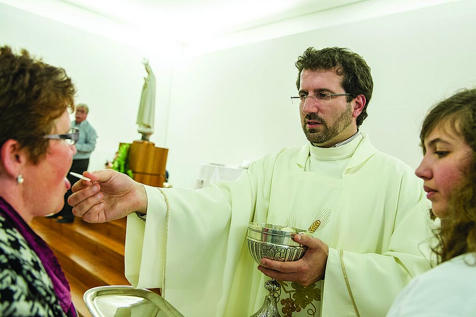 27-07-2015_22_27_22 20 padre roberto.jpg