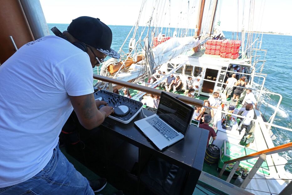 29-07-2015_02_38_40 26-27 música.jpg