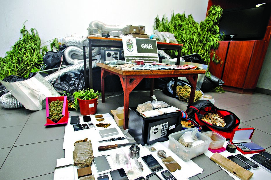 Detido em motel com 25 mil euros 